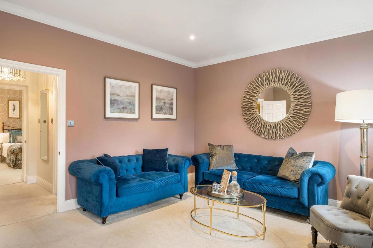 Boringdon Hall Hotel And Spa Plymouth Exterior foto A living room in a typical apartment